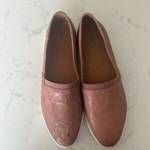 NEW Frye Melanie Slip On Flats in Mauve.